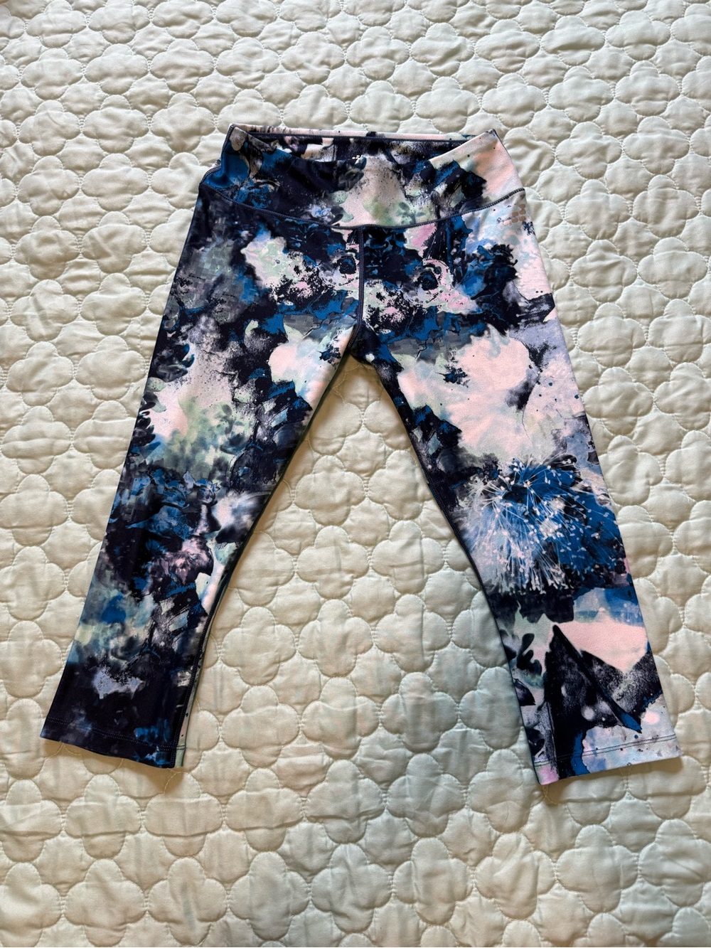 bcg Abstract Print Capri Leggings in Blue, Pink & Black
